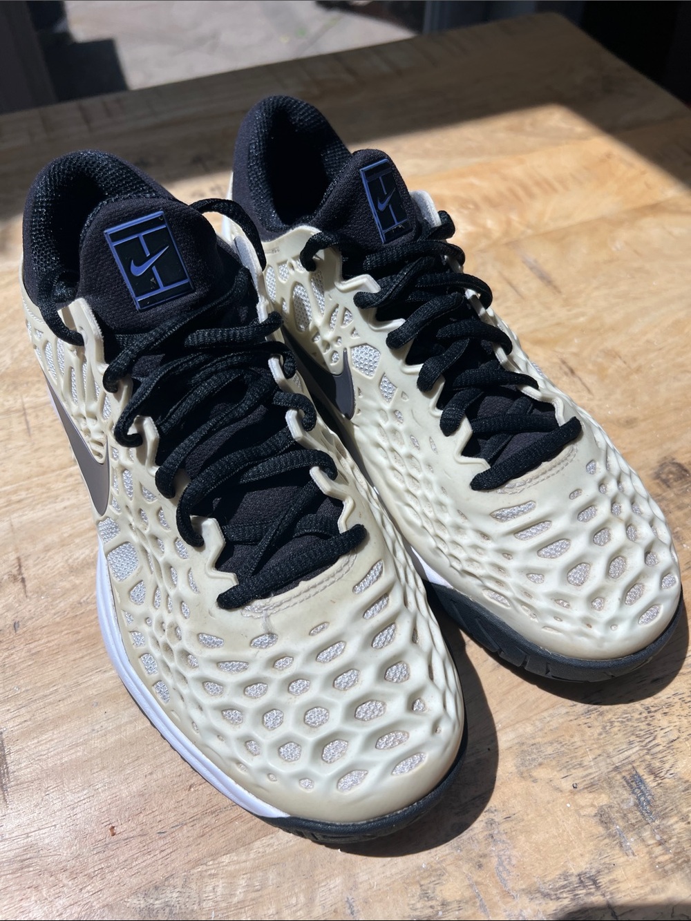 Size 7.5 Nike Air Zoom Cage 3 tennis shoes
